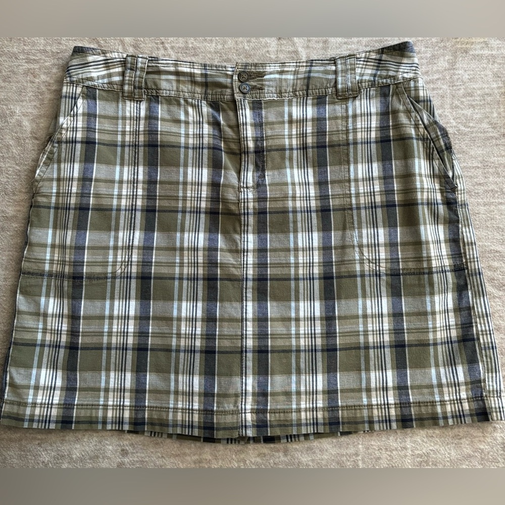 St. John’s Bay Women’s Stretch Plaid Skort - Size 14 - Green and Navy in Color